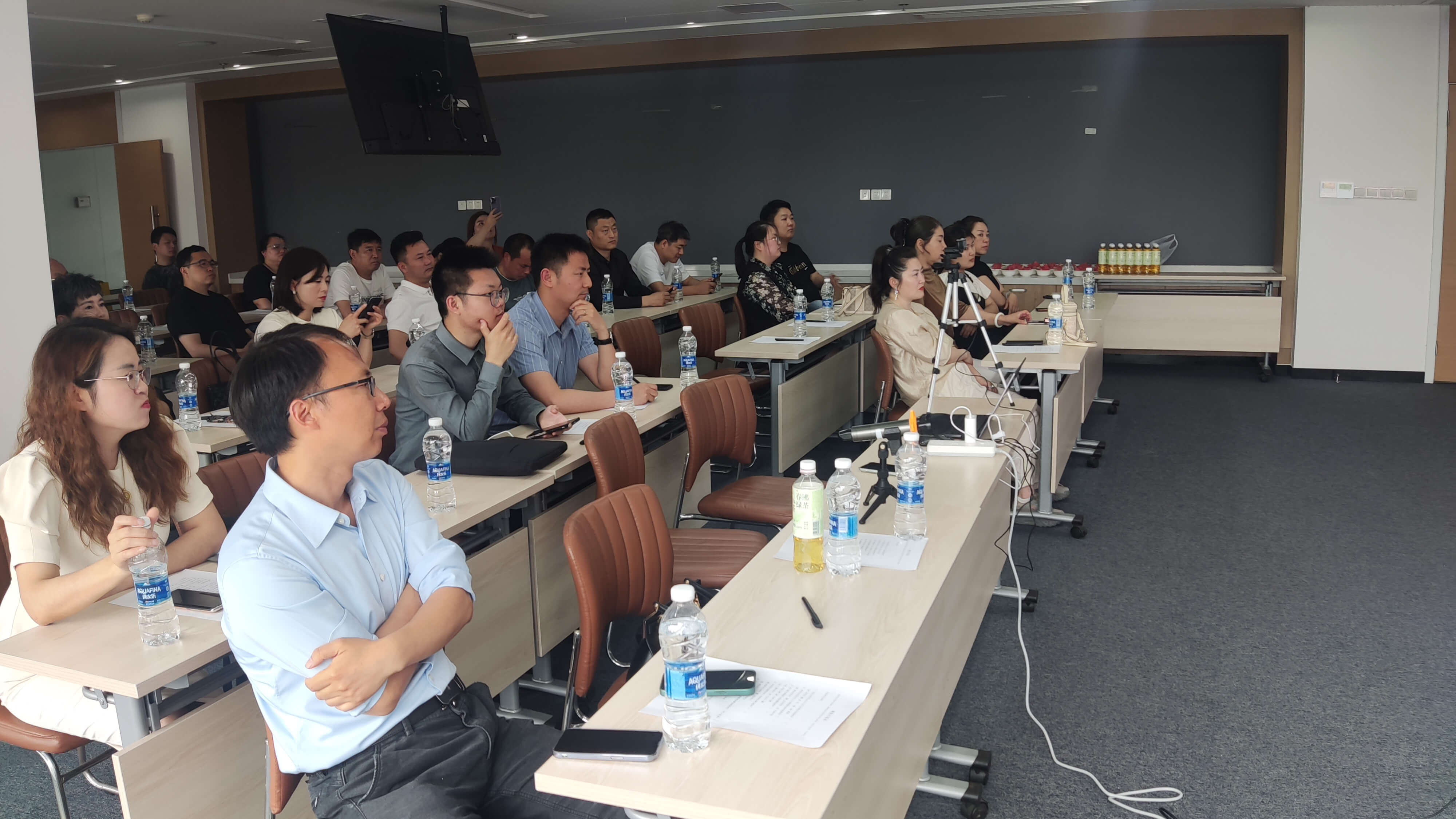 图片[4]-企业用工“三高”线下活动 直播回看 PPT下载-匡匡奈斯物流咨询-一站式物流解决方案服务平台