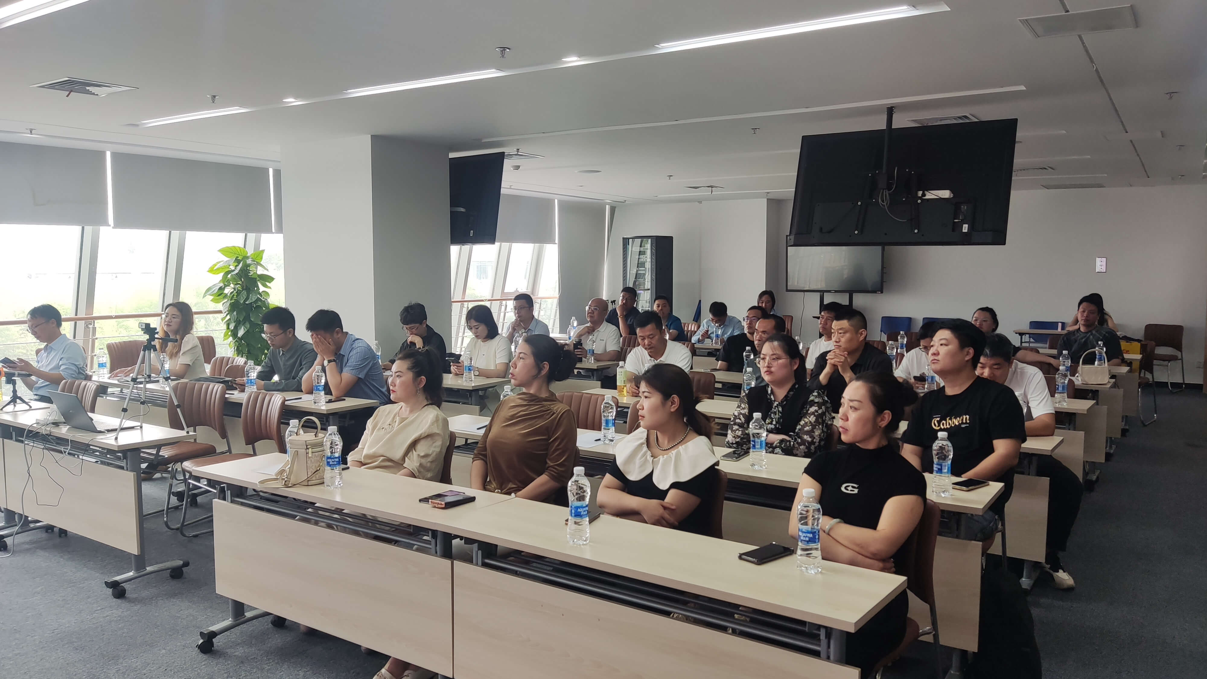 图片[2]-企业用工“三高”线下活动 直播回看 PPT下载-匡匡奈斯物流咨询-一站式物流解决方案服务平台